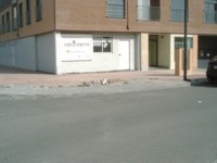 Palets tapando arqueta sin tapa?