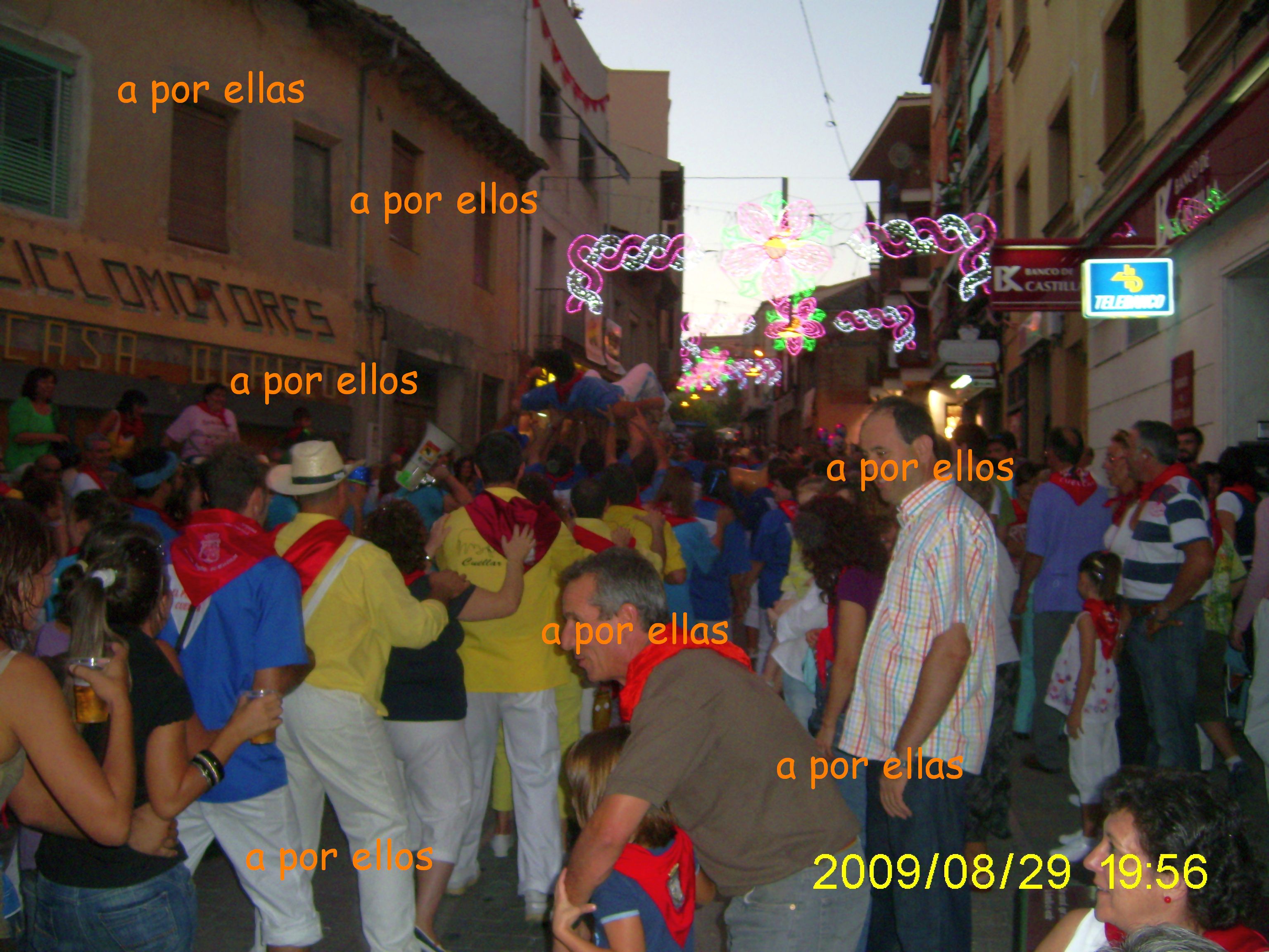 Desfile de peñas el sábado de toros por la calle las parras, el año 2009