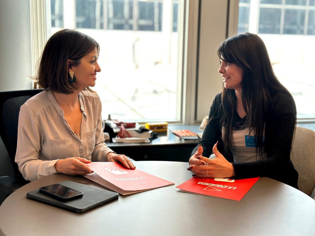 reunion Lucia Arranz y Sira Rego en el parlamento europeo