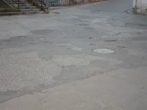 Calle Segovia de Cuéllar en mal estado en 2017
