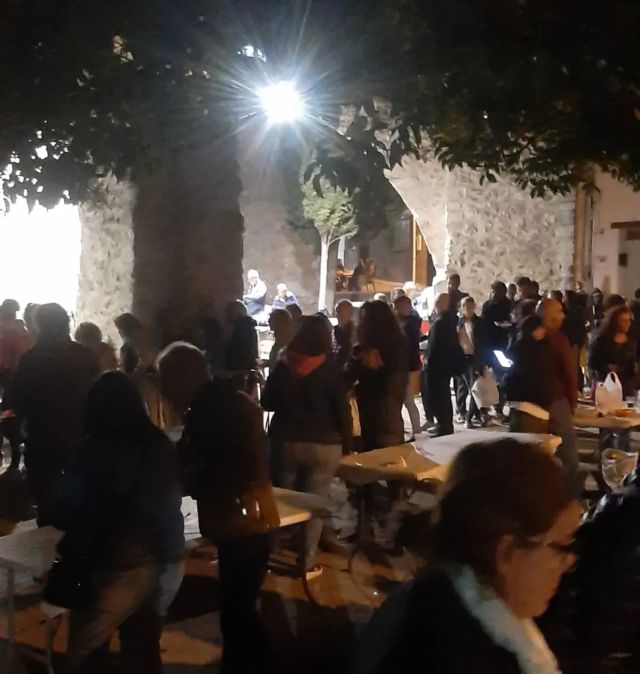 Enhorabuena a la Asociación del Barrio del Salvador por organizar un año más una programación llena de actividades.
😋 Hoy nos han hecho disfrutar de las tradicionales patatas.
¡Larga vida a nuestros barrios vivos!