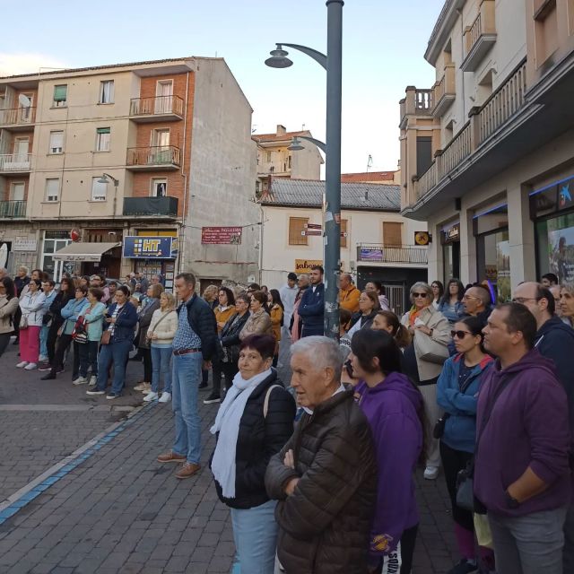 La asamblea de IU Cuéllar hemos apoyado con nuestra presencia la concentración convocada por el Colectivo Feminista 8M en repulsa por la agresión machista sufrida por nuestra vecina.

¡NO MÁS VIOLENCIA MACHISTA!
