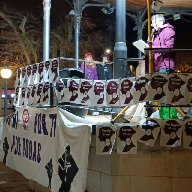La asamblea de IU Cuéllar hemos estado hoy acompañando a las compañeras del @colectivofeminista8mcuellar 

Se nos ha helado la sangre al escuchar los fragmentos de diferentes casos de violencia machista.

Desde Izquierda Unida llevaremos una moción al Pleno de este jueves para solicitar la creación de un Juzgado de Violencia de Género en la provincia en cumplimiento con la ley.

#quelavergüenzacambiedebando